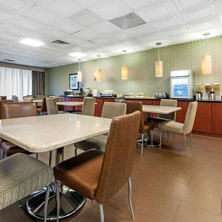Quality Inn & Suites Charleston - Civic Center Экстерьер фото