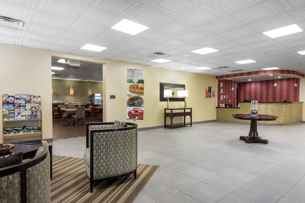 Quality Inn & Suites Charleston - Civic Center Экстерьер фото