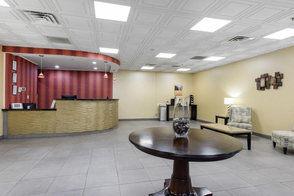 Quality Inn & Suites Charleston - Civic Center Экстерьер фото