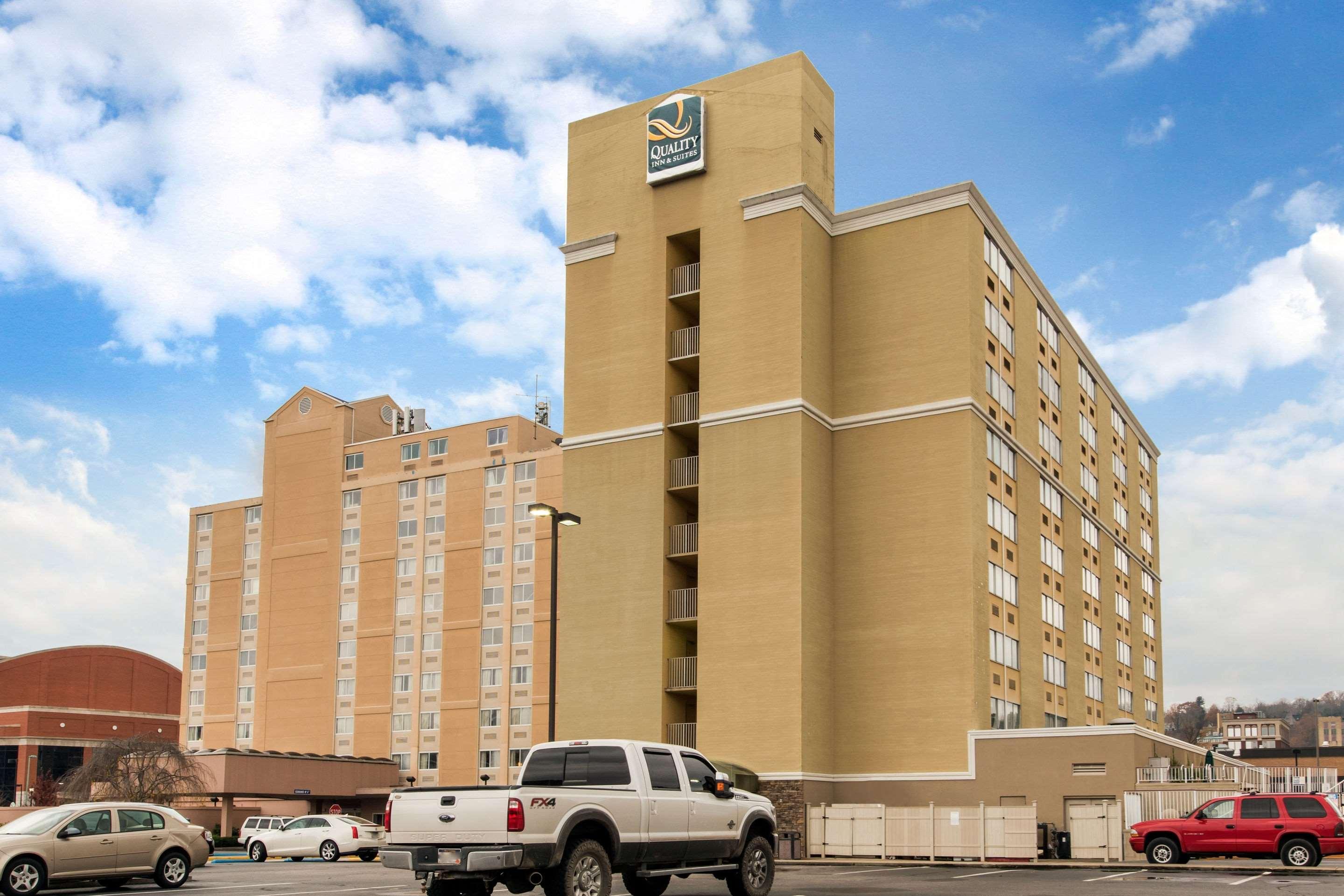 Quality Inn & Suites Charleston - Civic Center Экстерьер фото