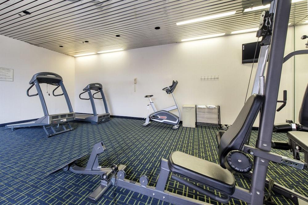 Quality Inn & Suites Charleston - Civic Center Экстерьер фото