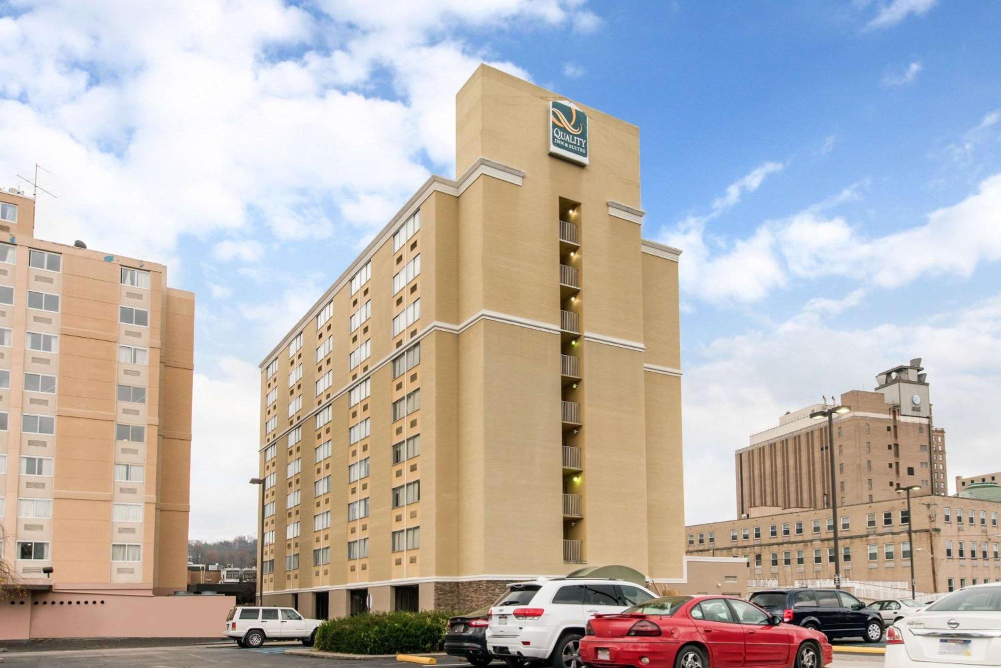Quality Inn & Suites Charleston - Civic Center Экстерьер фото