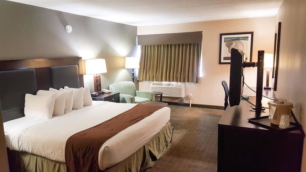 Quality Inn & Suites Charleston - Civic Center Экстерьер фото