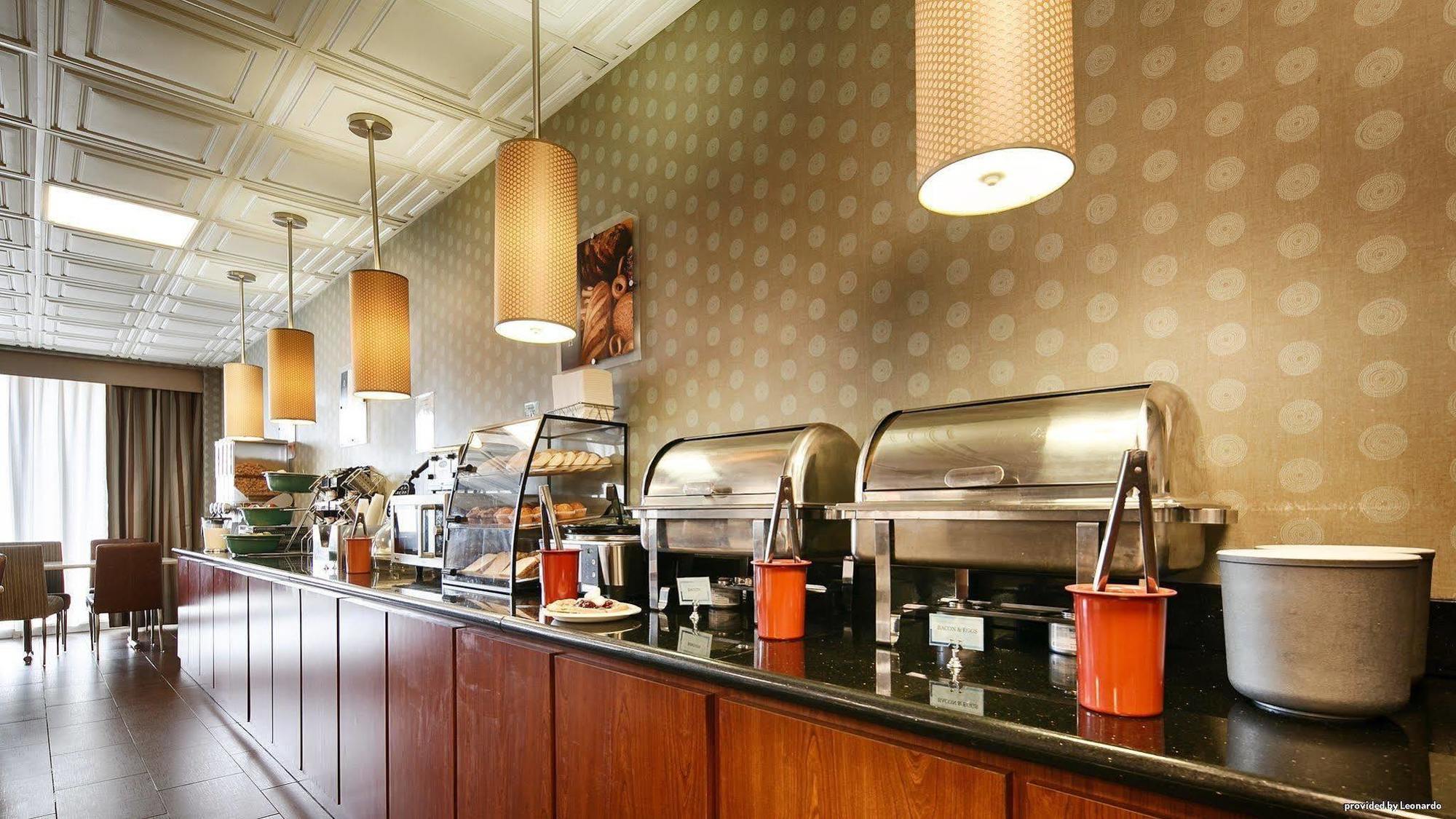 Quality Inn & Suites Charleston - Civic Center Экстерьер фото