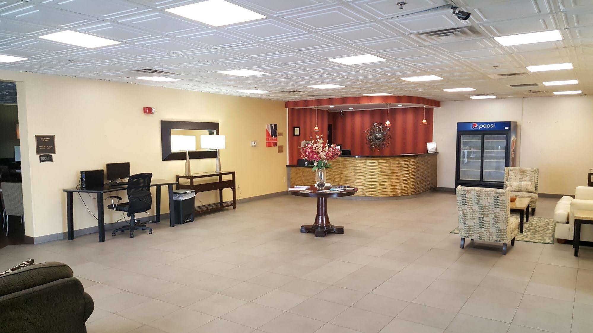 Quality Inn & Suites Charleston - Civic Center Экстерьер фото