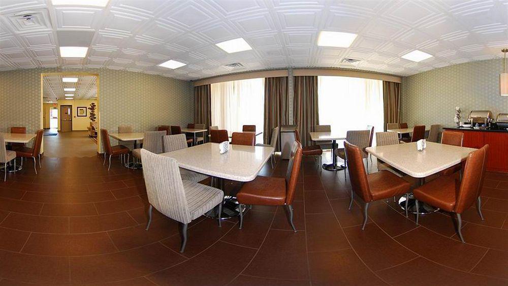 Quality Inn & Suites Charleston - Civic Center Экстерьер фото