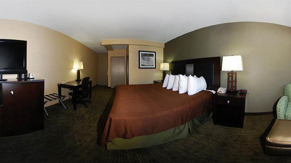 Quality Inn & Suites Charleston - Civic Center Экстерьер фото