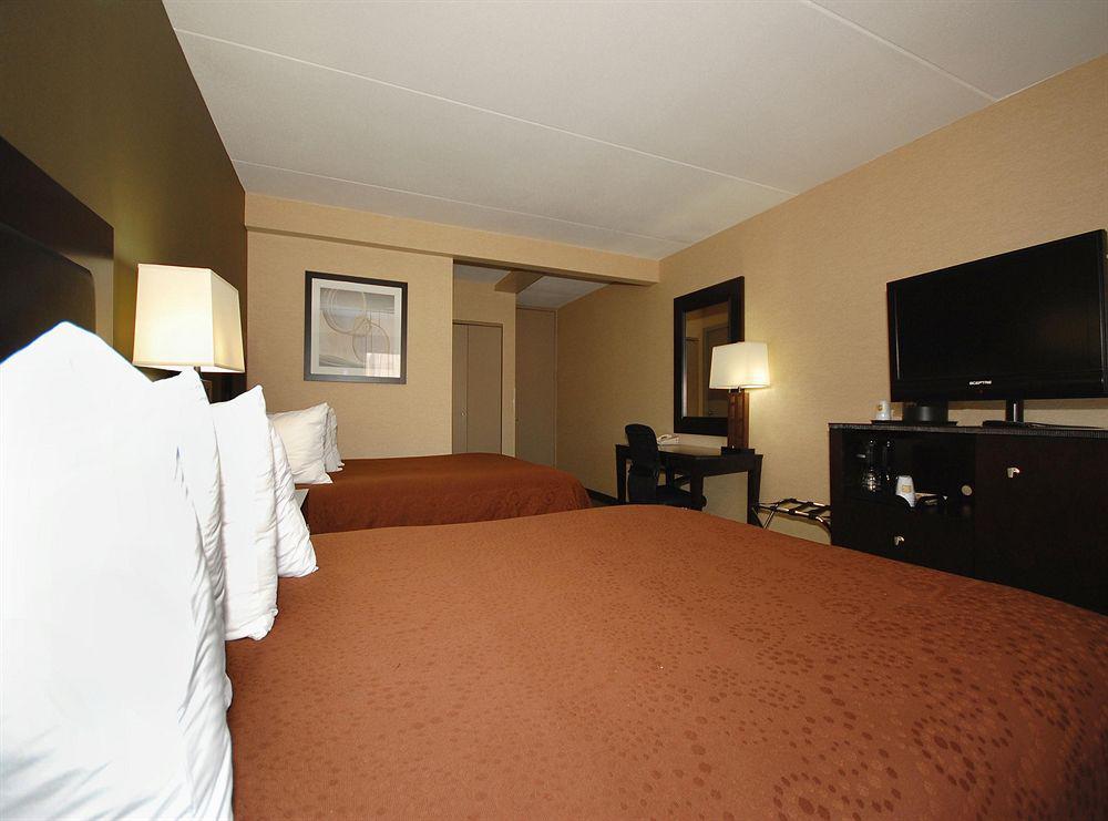 Quality Inn & Suites Charleston - Civic Center Номер фото